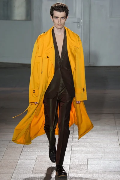 Look 25